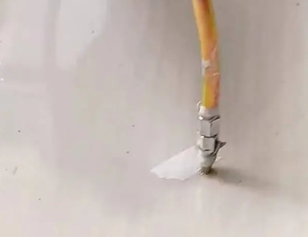 鼎城瓷砖空鼓维修公司专业解答在瓷砖铺贴过程中，如果使用的砂料过粗（如全部使用了粗砂），可能会导致以下问题